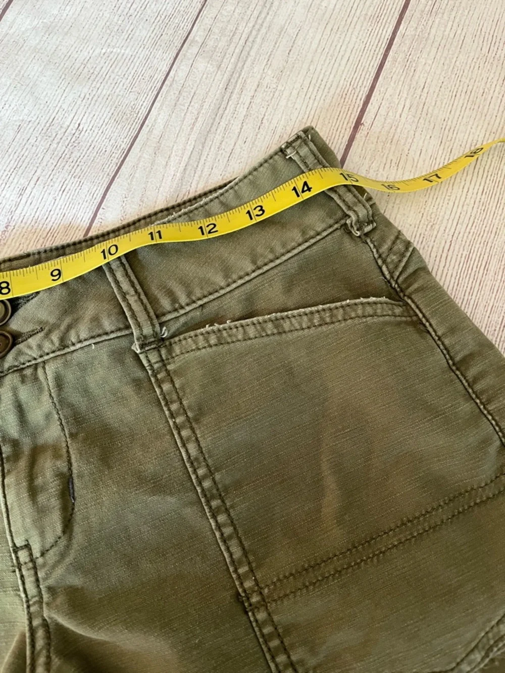 Anthro Pilcro The Wanderer olive 🫒 green shorts sz 26 - Picture 11 of 13